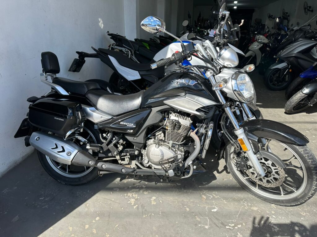 Master Ride 150, preta.