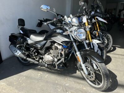 Master Ride 150, preta.