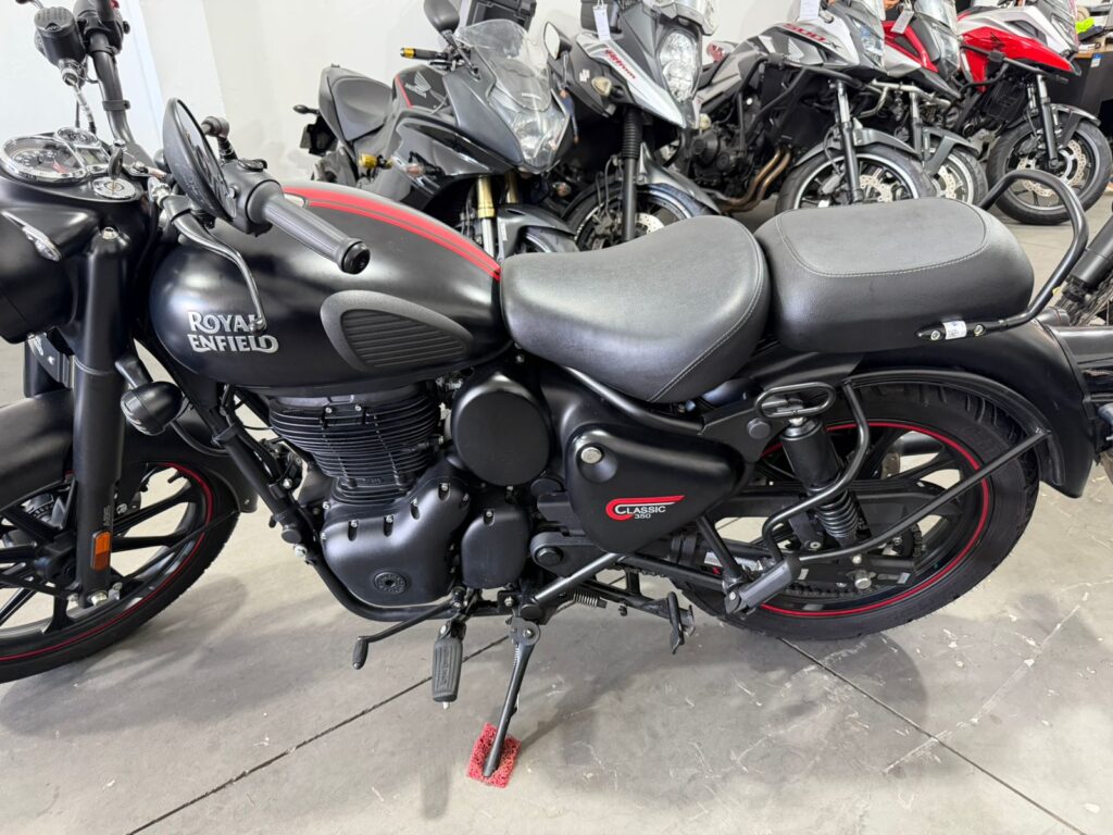 Royal Enfield Classic 350 Dark 2025
